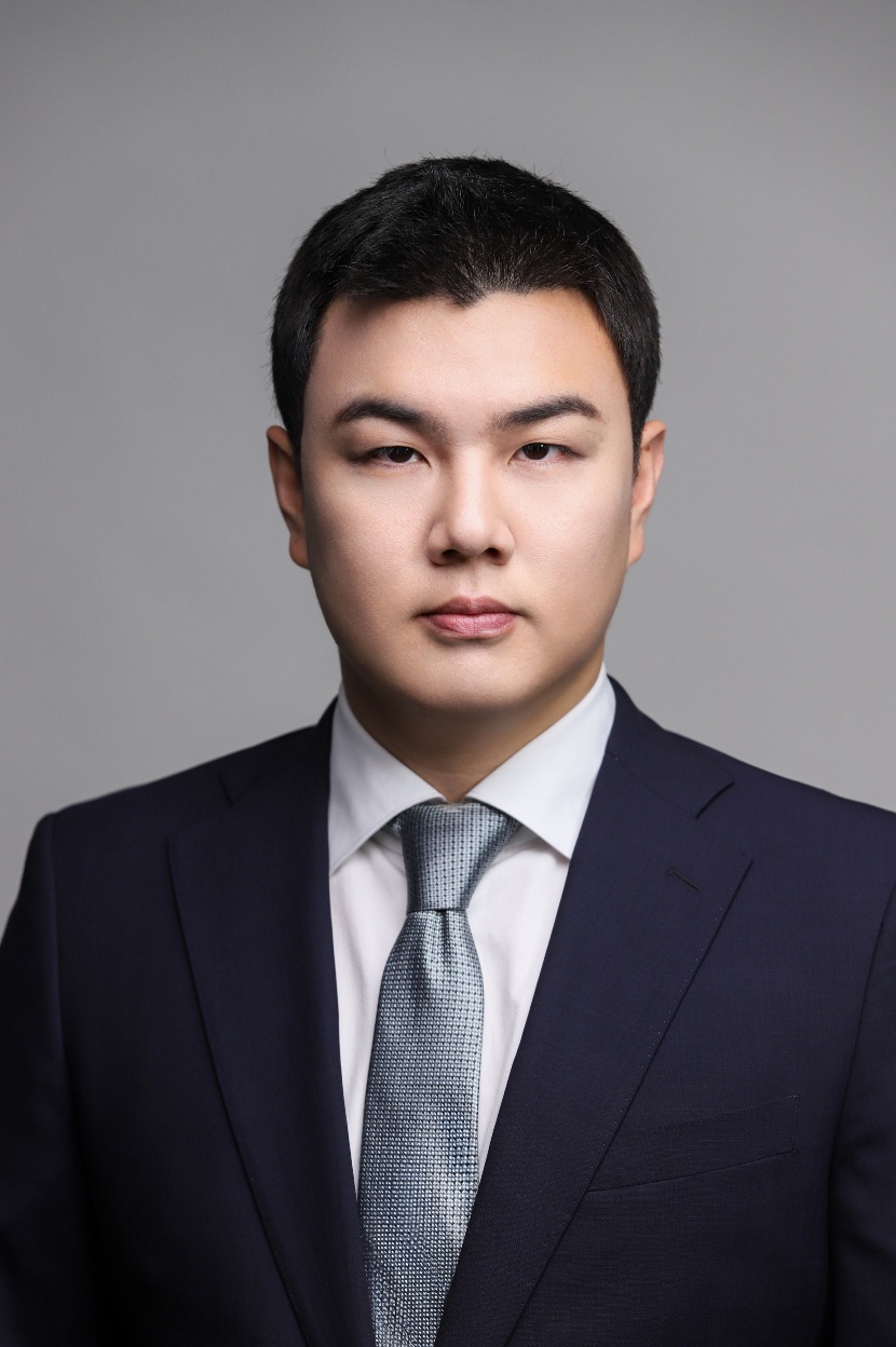 Sang Bin Park performing